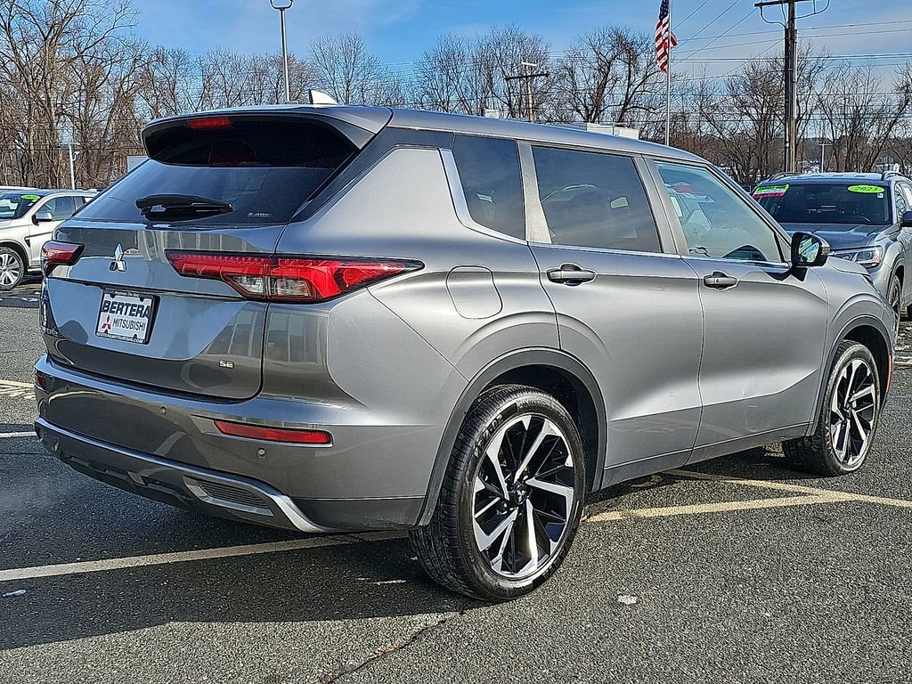Used 2024 Mitsubishi Outlander SE image 6