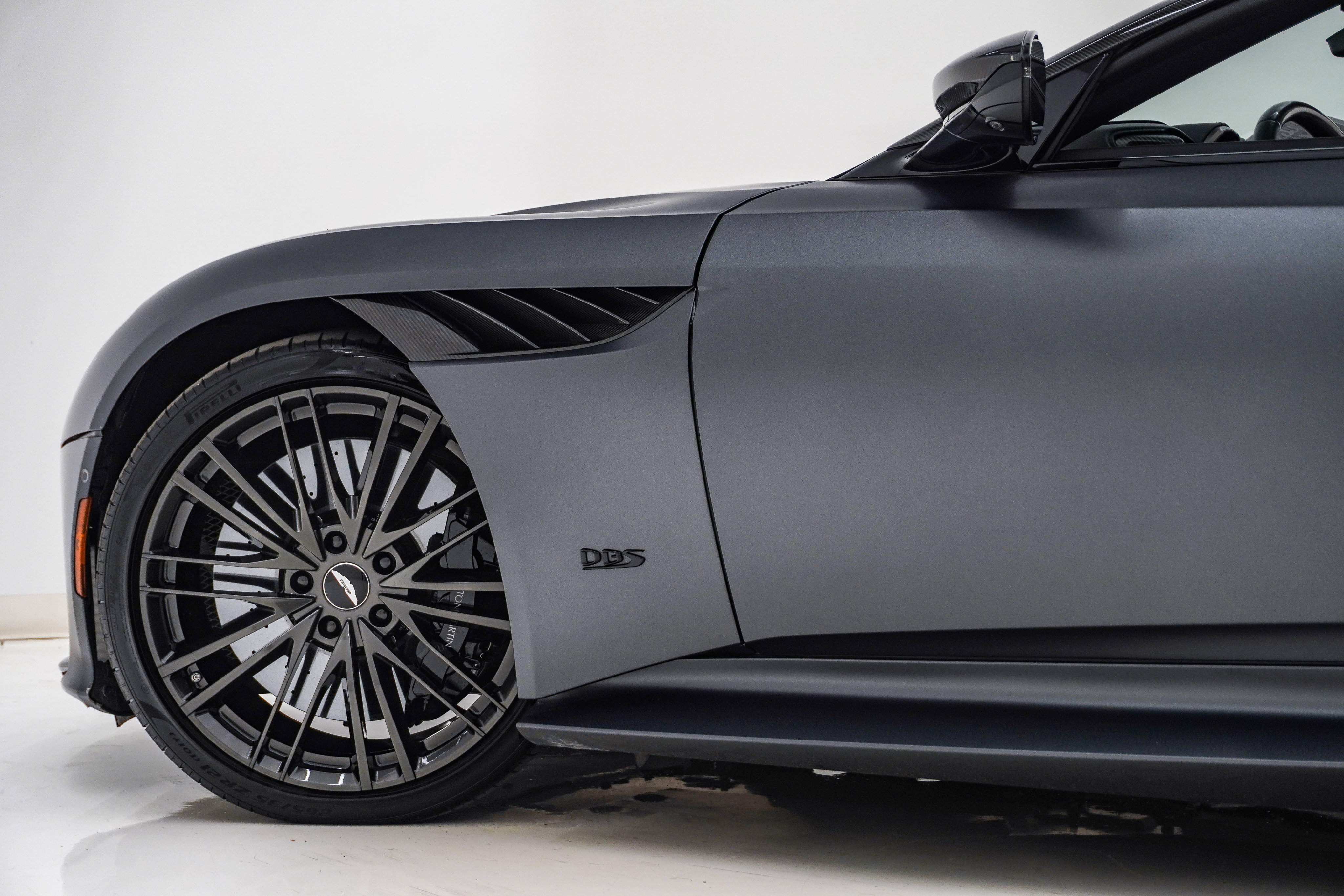 Used 2023 Aston Martin DBS Superleggera Volante RWD image 16