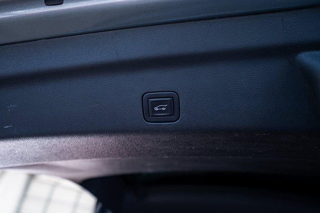 Used 2023 Cadillac Escalade ESV V image 65