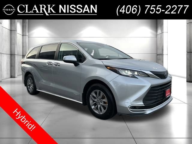Used 2021 Toyota Sienna XLE image 1