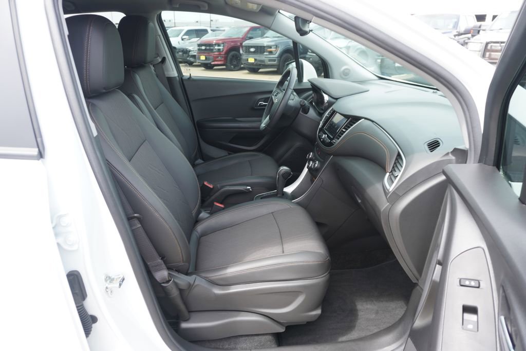 Used 2022 Chevrolet Trax LT w/ LT Convenience Package image 21