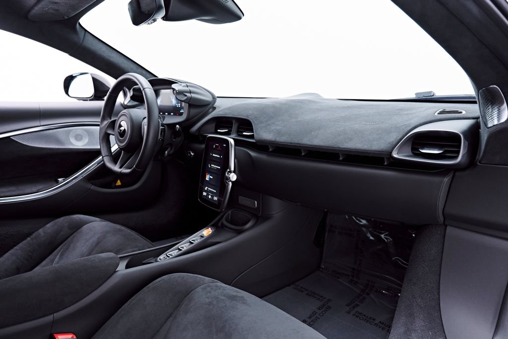 Used 2026 McLaren Artura RWD image 57