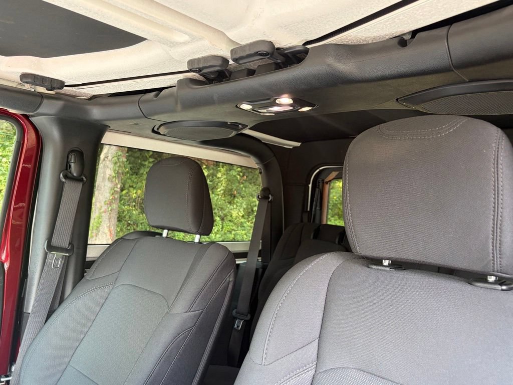 Used 2021 Jeep Wrangler Sport AWD/4WD image 9