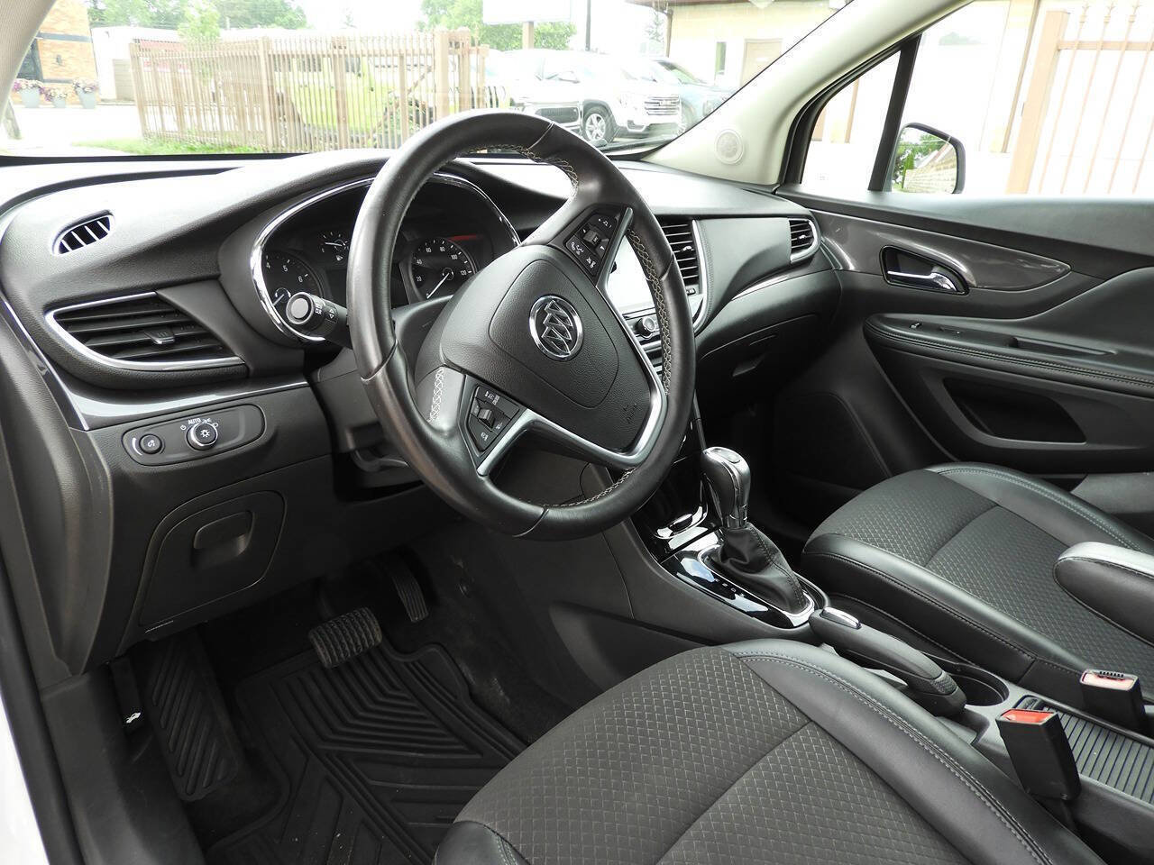Used 2021 Buick Encore Preferred AWD/4WD image 15