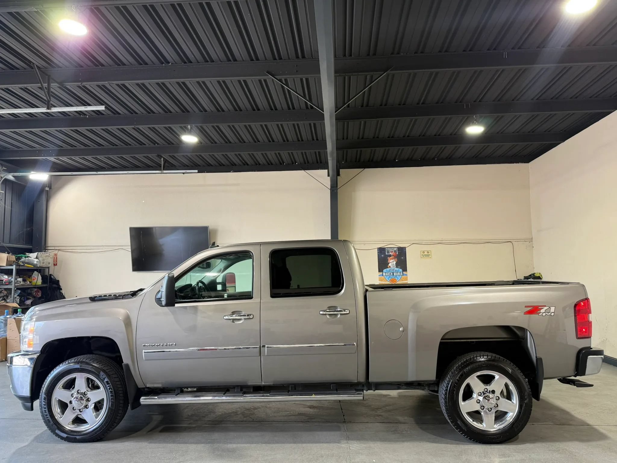 Used 2013 Chevrolet Silverado 2500 LT w/ Custom Sport Truck Package AWD/4WD image 5