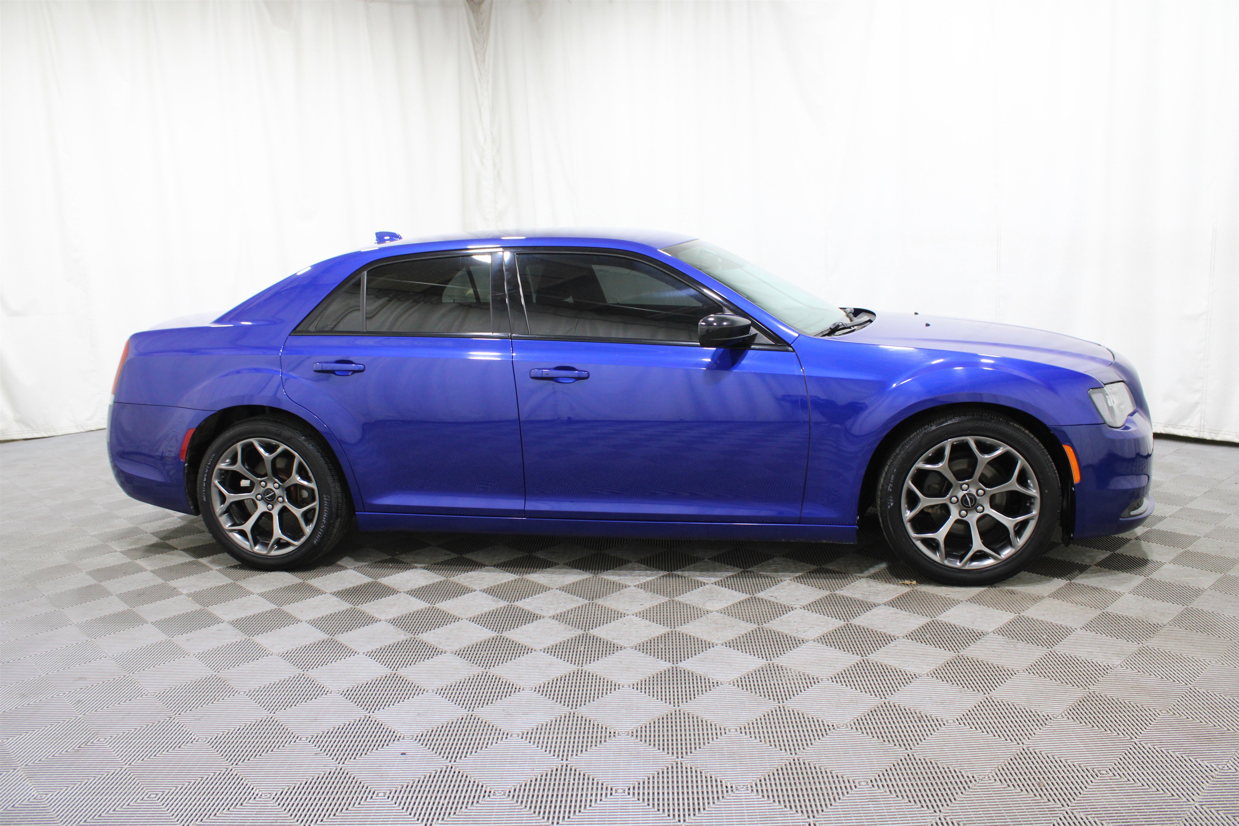 Used 2018 Chrysler 300 Touring w/ Sport Appearance Package image 29