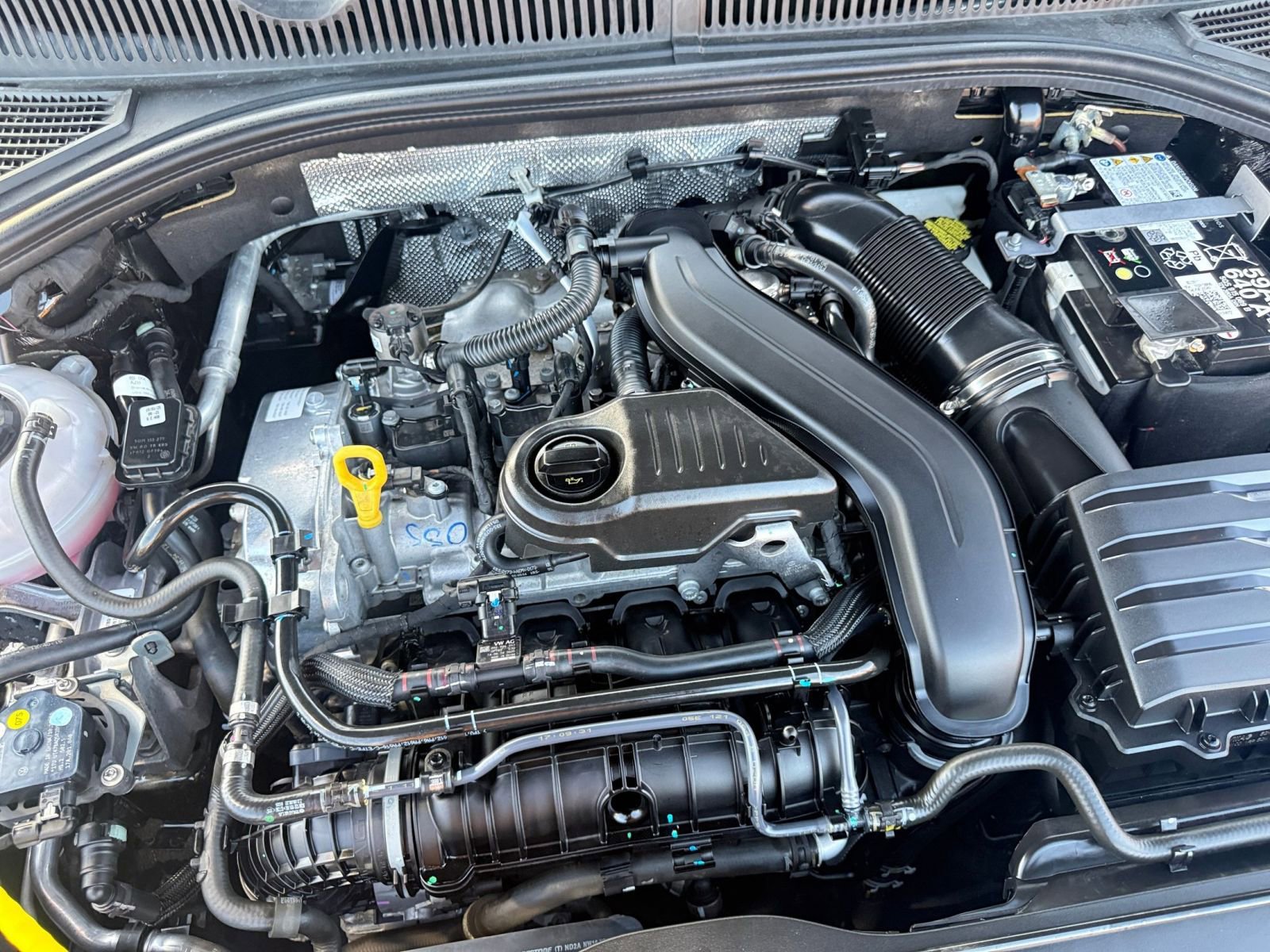 Used 2025 Volkswagen Jetta SE image 33