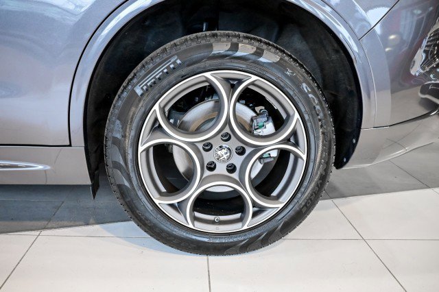Used 2022 Alfa Romeo Stelvio Ti image 49
