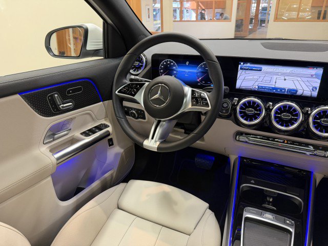 Used 2024 Mercedes-Benz GLA 250 4MATIC w/ Exclusive Package image 10