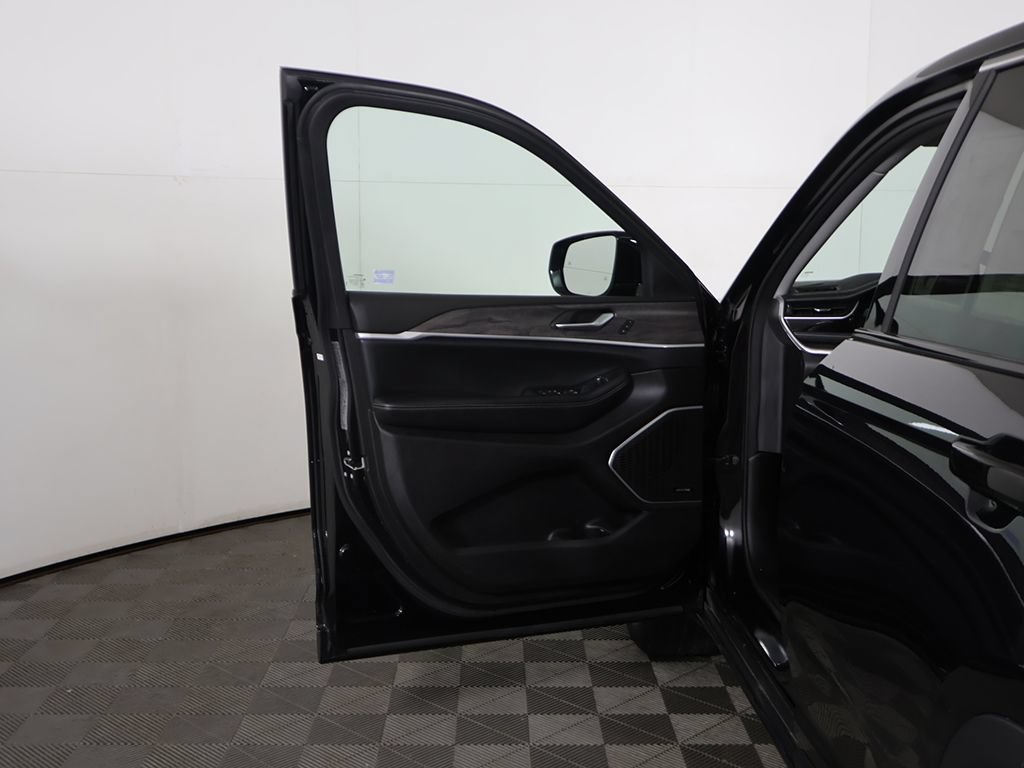 Used 2024 Jeep Grand Cherokee Limited 4xe AWD/4WD image 23