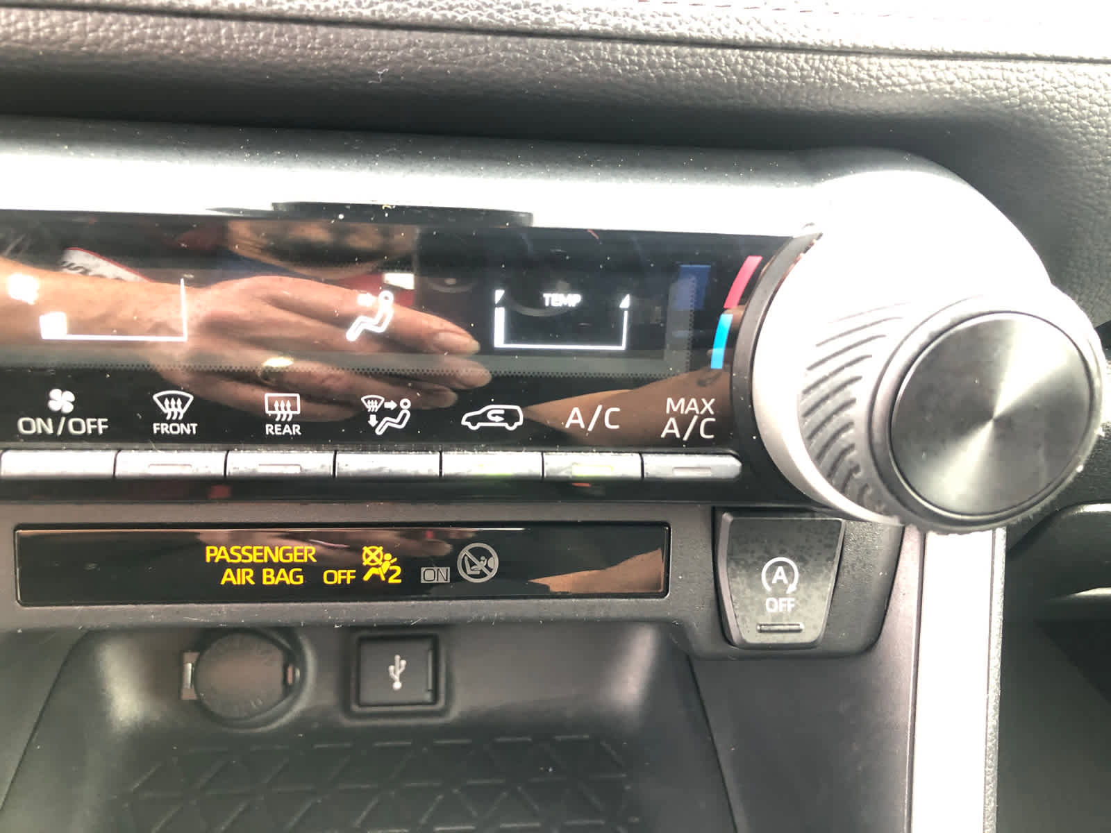 Used 2021 Toyota RAV4 LE AWD/4WD image 17