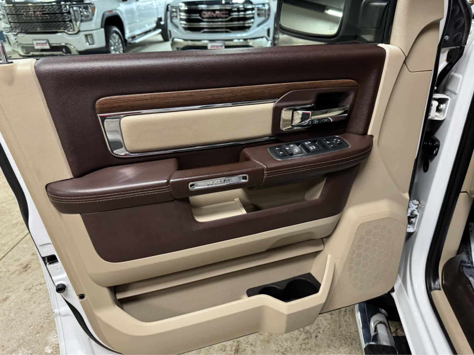 Used 2017 RAM 1500 Laramie w/ Convenience Group image 15