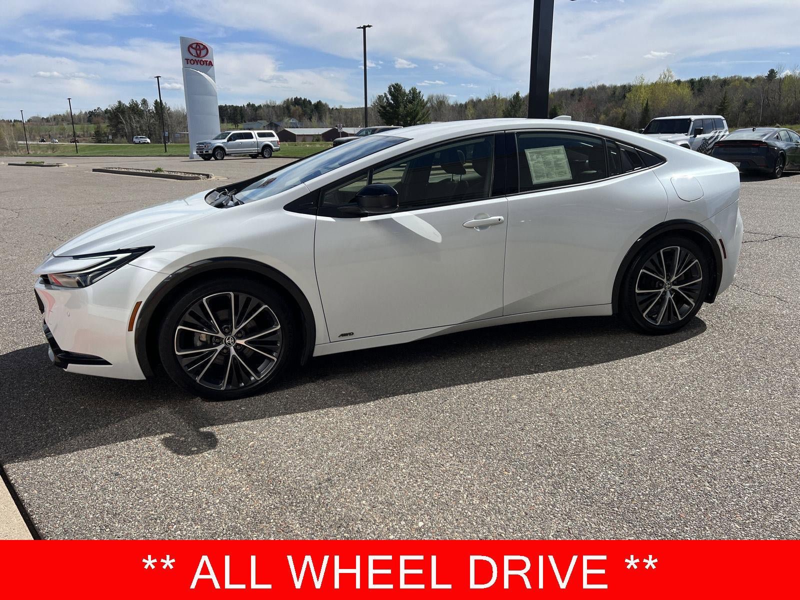 Used 2024 Toyota Prius XLE AWD/4WD image 4