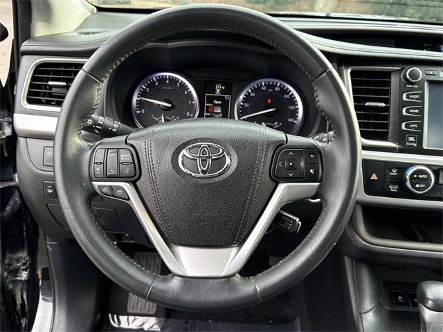 Used 2016 Toyota Highlander Limited image 19