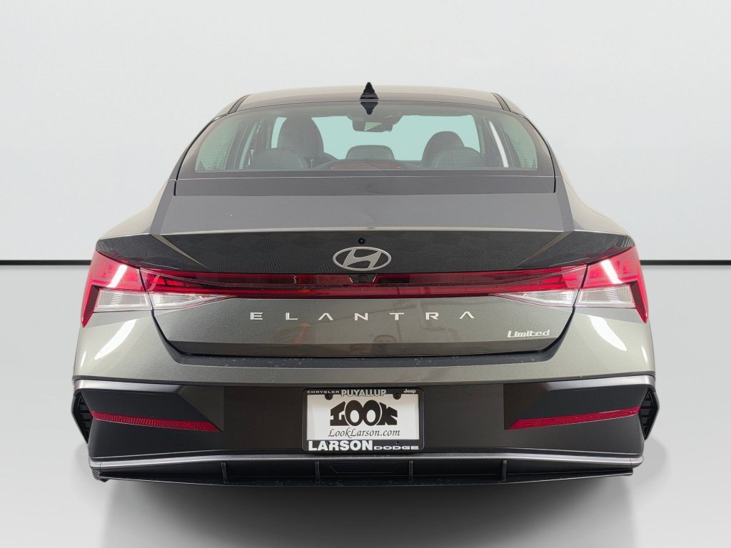 Used 2026 Hyundai Elantra Limited FWD image 4