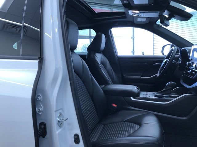 Used 2023 Toyota Highlander XSE image 25