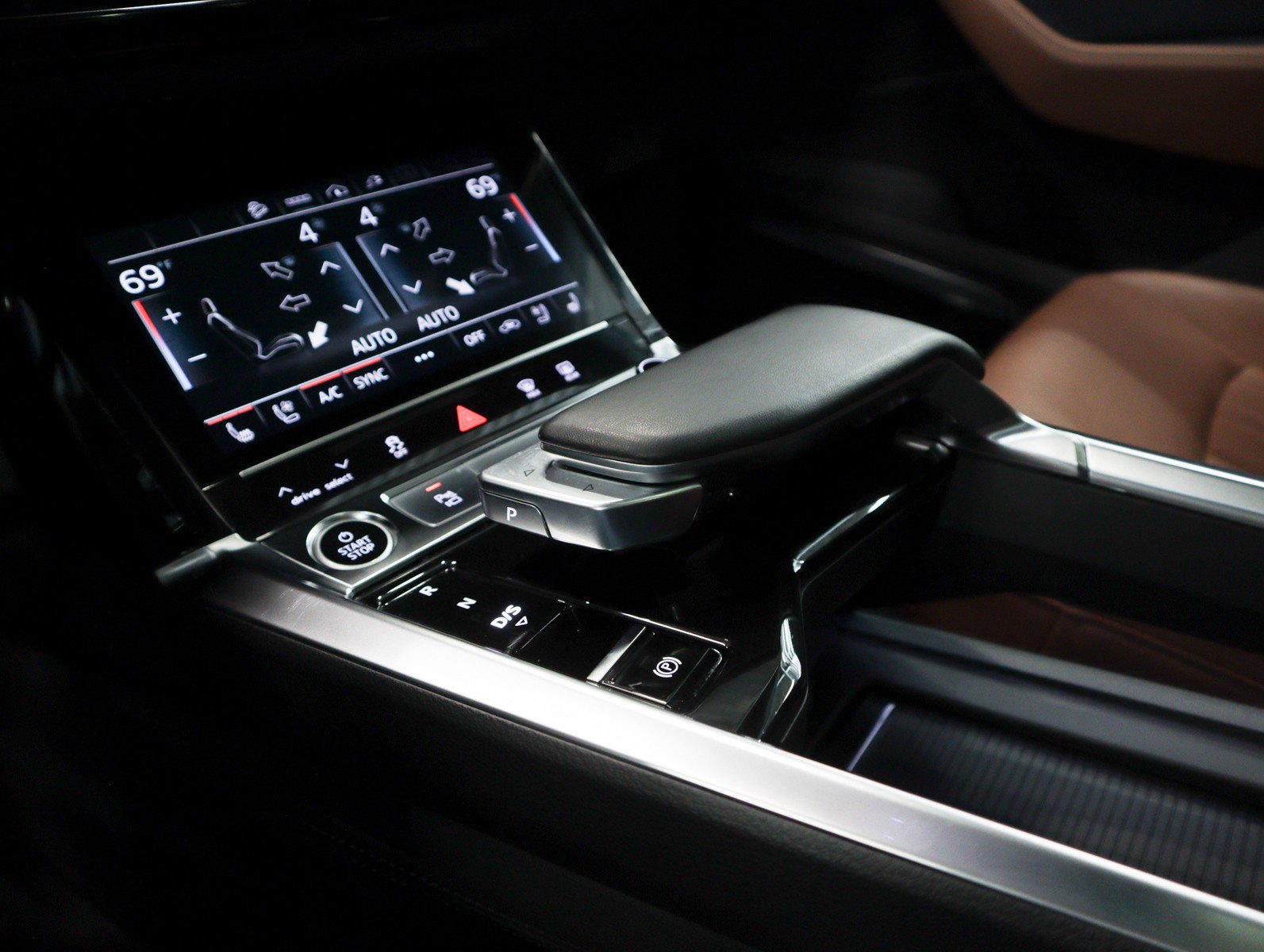 Used 2024 Audi Q8 e-tron Premium Plus image 21