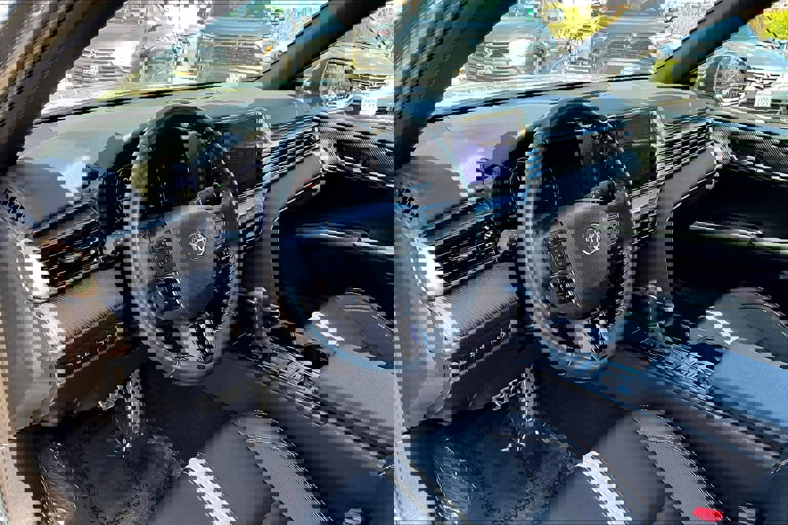 Used 2025 Toyota Camry SE image 13