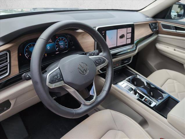 Used 2024 Volkswagen Atlas SE w/ Panoramic Sunroof Package FWD image 10