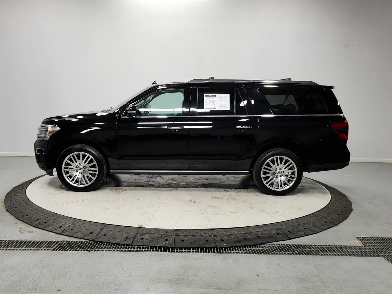 Used 2023 Ford Expedition Max Limited image 4