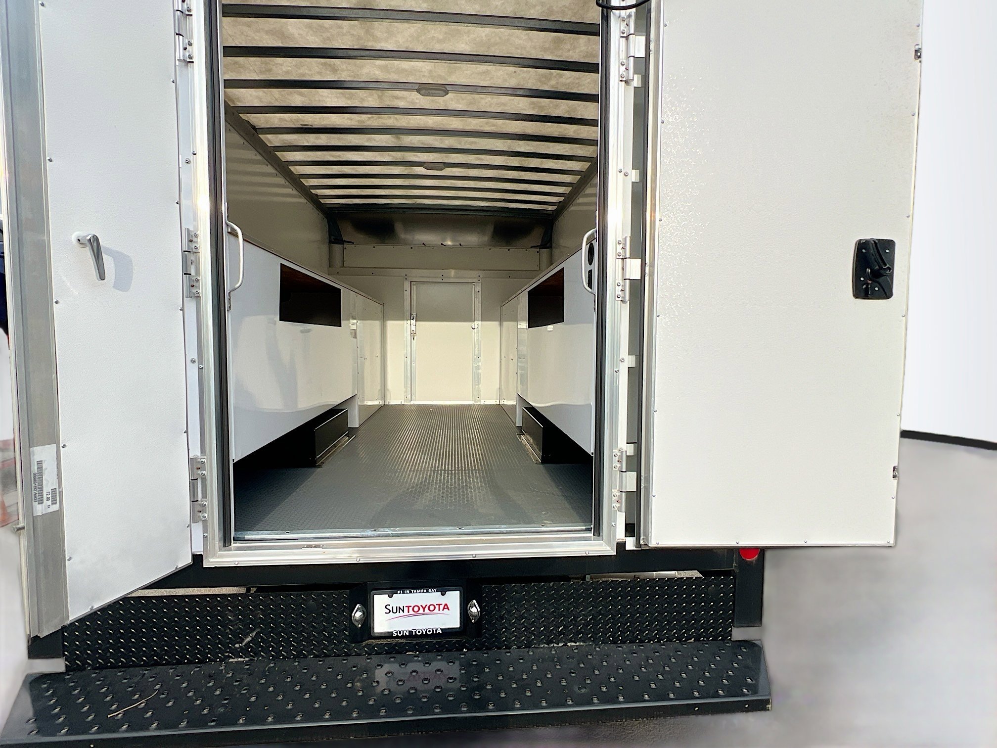 Used 2022 Chevrolet Express 3500 w/ Power Convenience Package RWD image 31