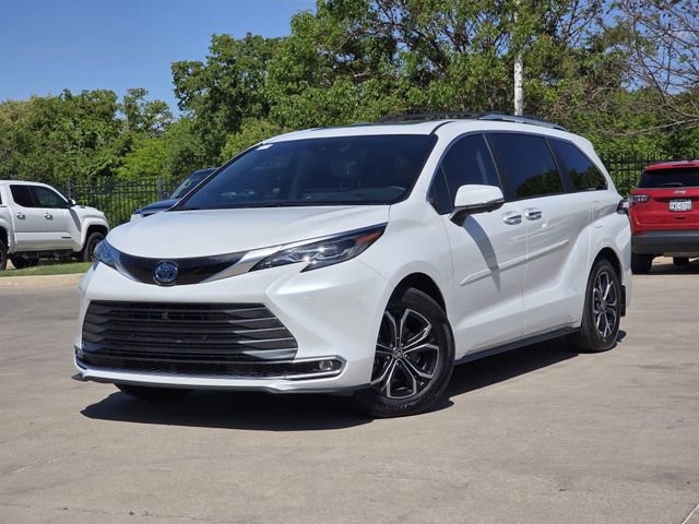 Used 2025 Toyota Sienna Platinum image 1