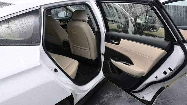 Used 2018 Honda Clarity Touring image 16