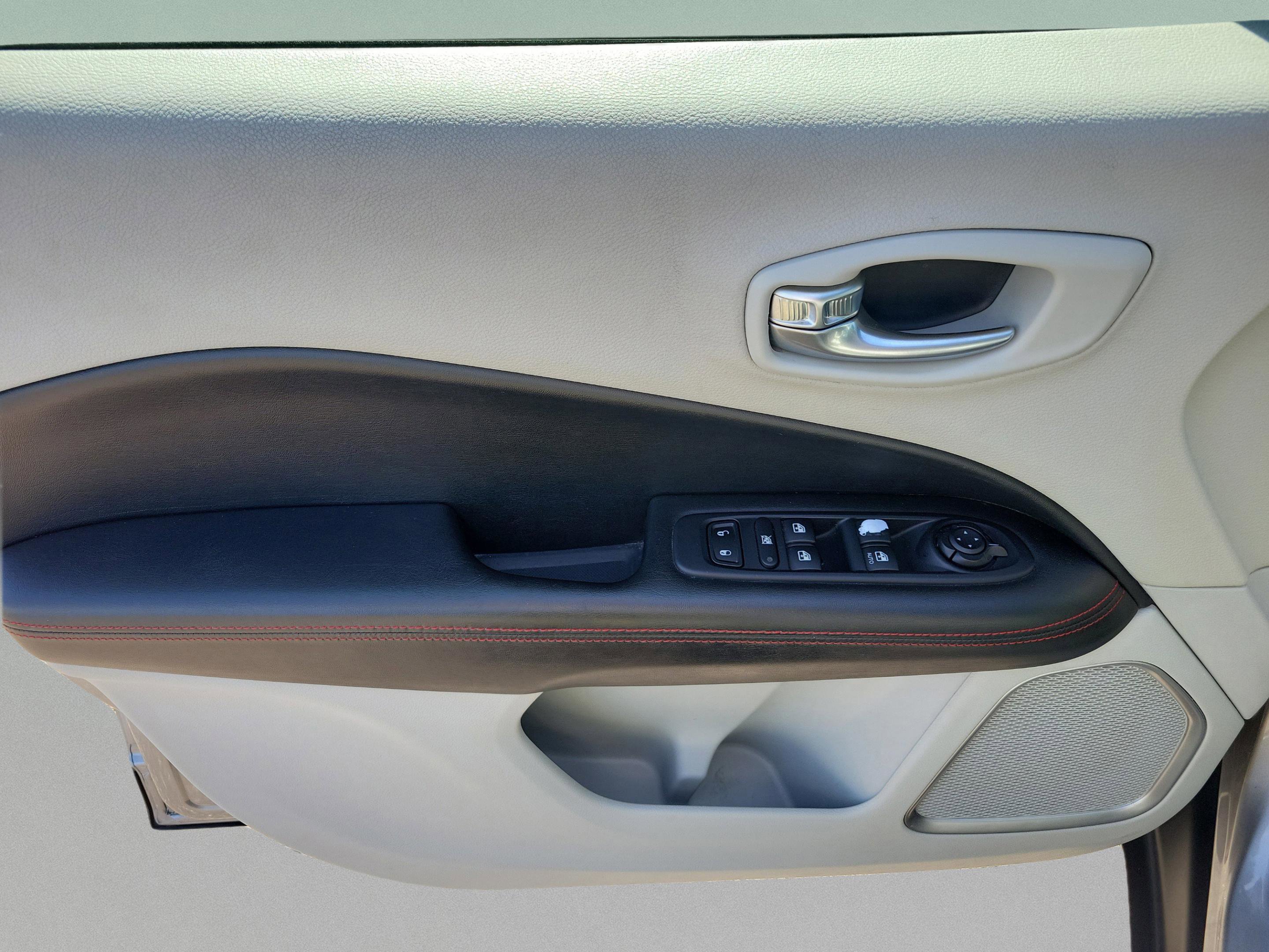 Used 2020 Jeep Compass Limited w/ Advanced Safety Group image 11