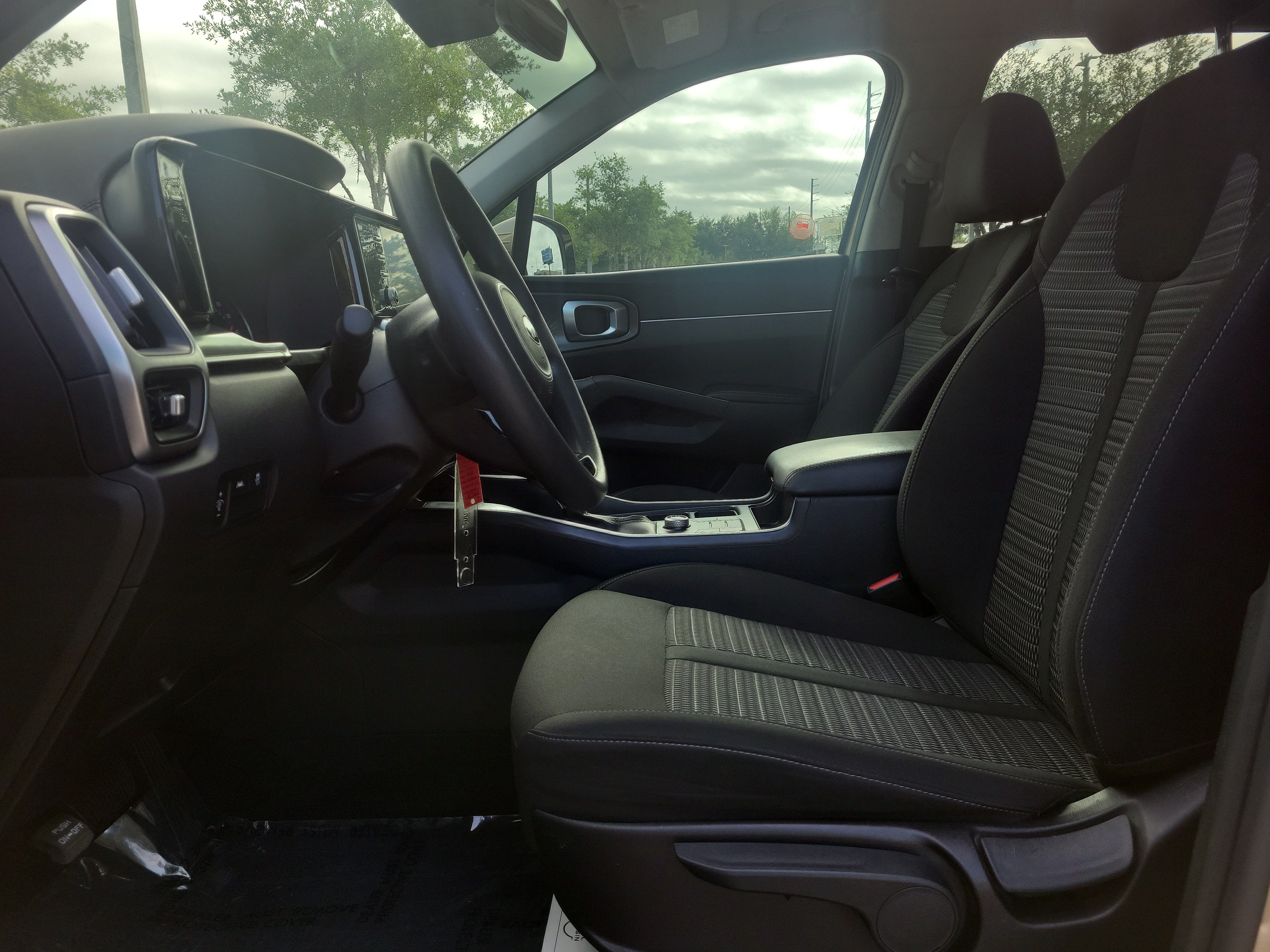 Used 2021 Kia Sorento LX FWD image 14