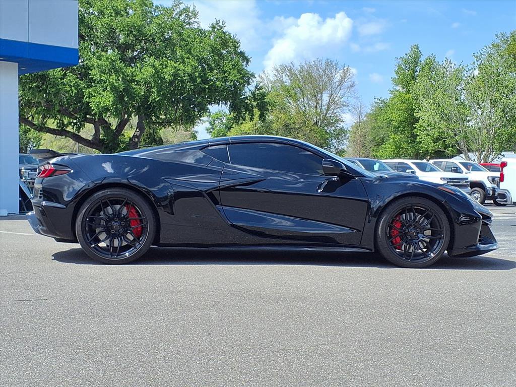 Used 2024 Chevrolet Corvette Z06 image 3