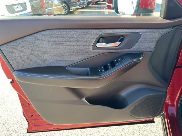 Used 2023 Nissan Rogue SV image 13