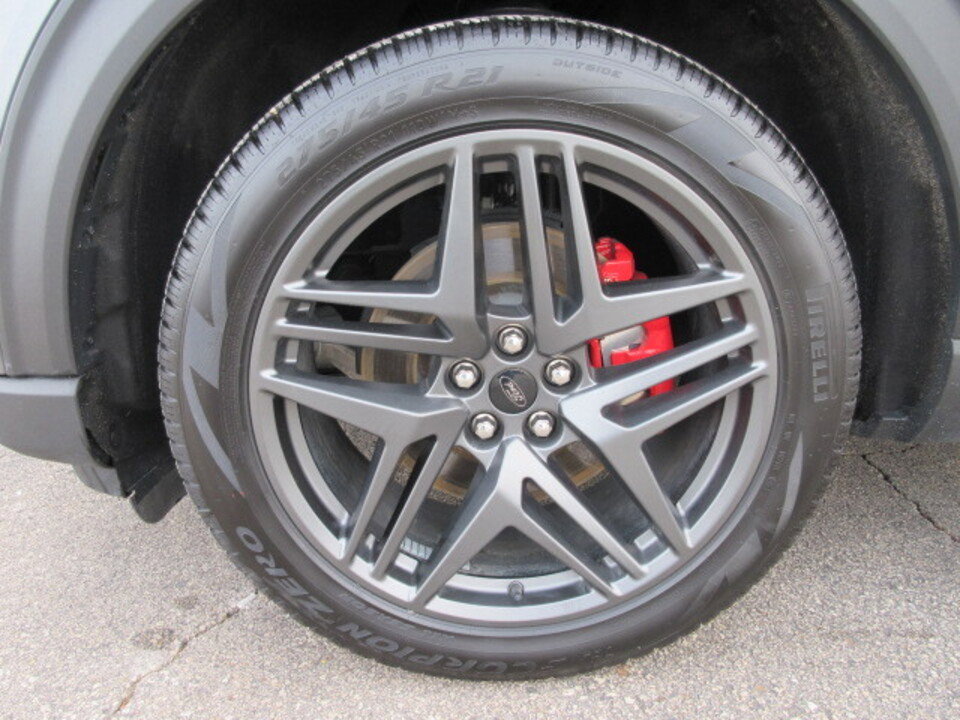 Used 2025 Ford Explorer ST-Line w/ Premium Package image 11