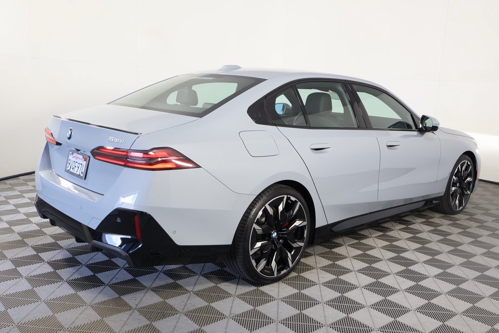 Used 2026 BMW 530i RWD image 4