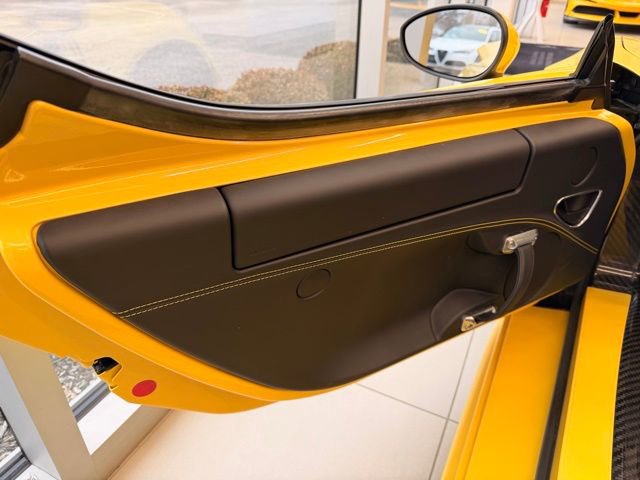 Used 2015 Alfa Romeo 4C Spider w/ Convenience Group image 13