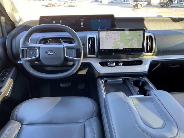 Used 2025 Ford Expedition Active image 12