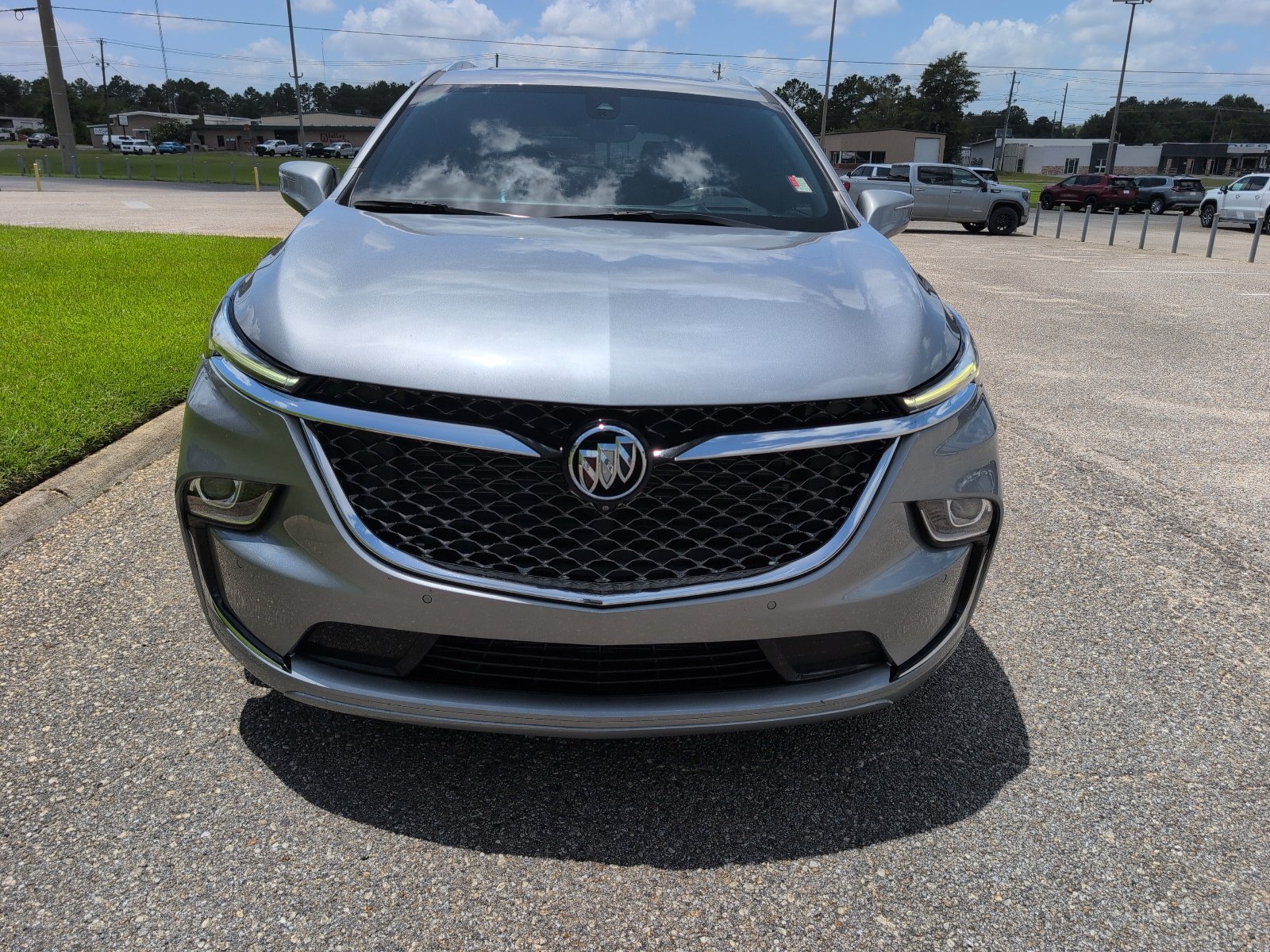 Used 2023 Buick Enclave Avenir w/ Trailering Package, 5000 lbs. FWD image 1