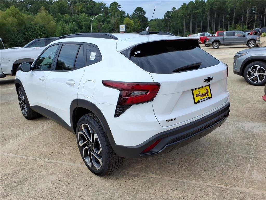 New 2026 Chevrolet Trax RS w/ Sunroof Package image 3