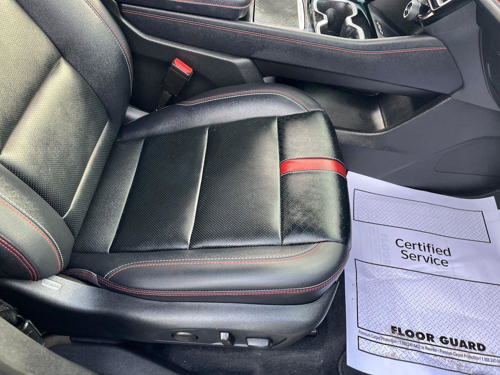 Used 2025 Chevrolet Traverse RS AWD/4WD image 33