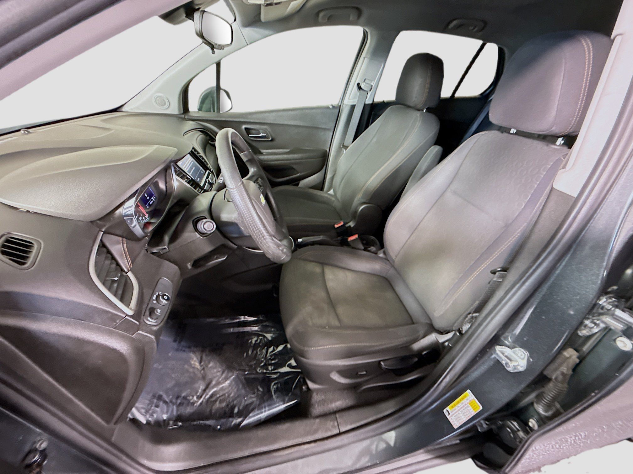 Used 2020 Chevrolet Trax LS w/ Tint and Cruise Package FWD image 21