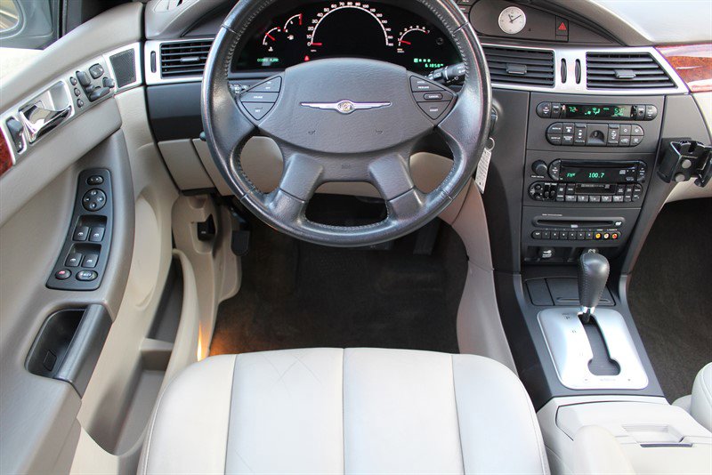 Used 2005 Chrysler Pacifica Touring image 2