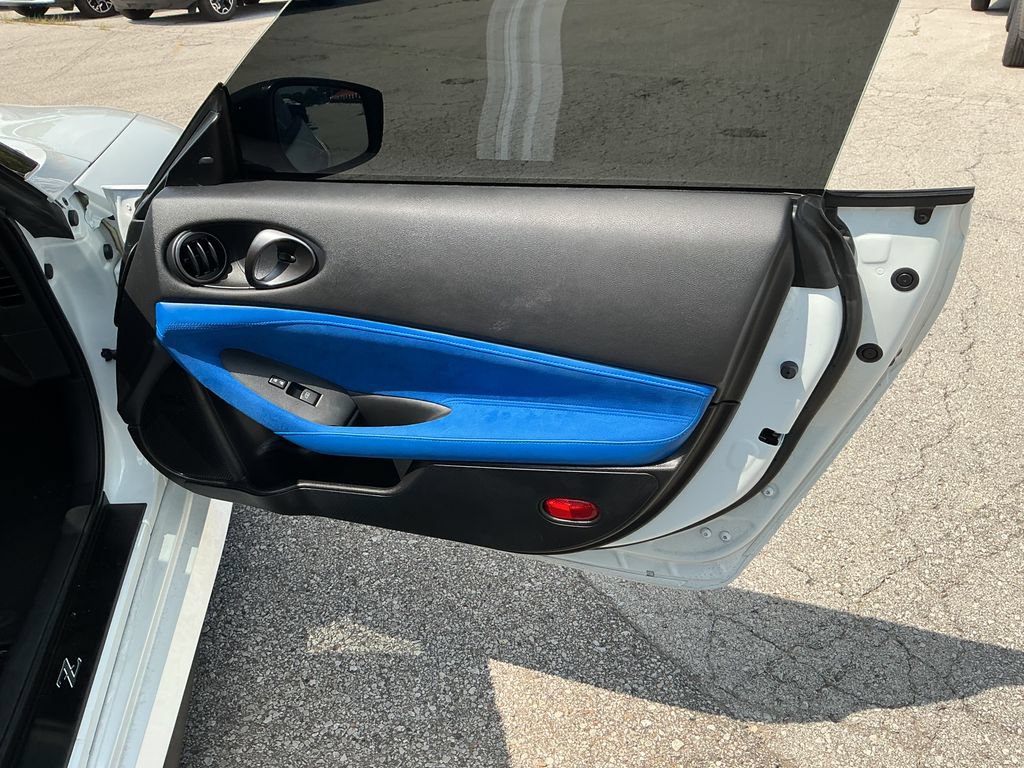 Used 2024 Nissan Z Performance w/ Floor Mat Package RWD image 12