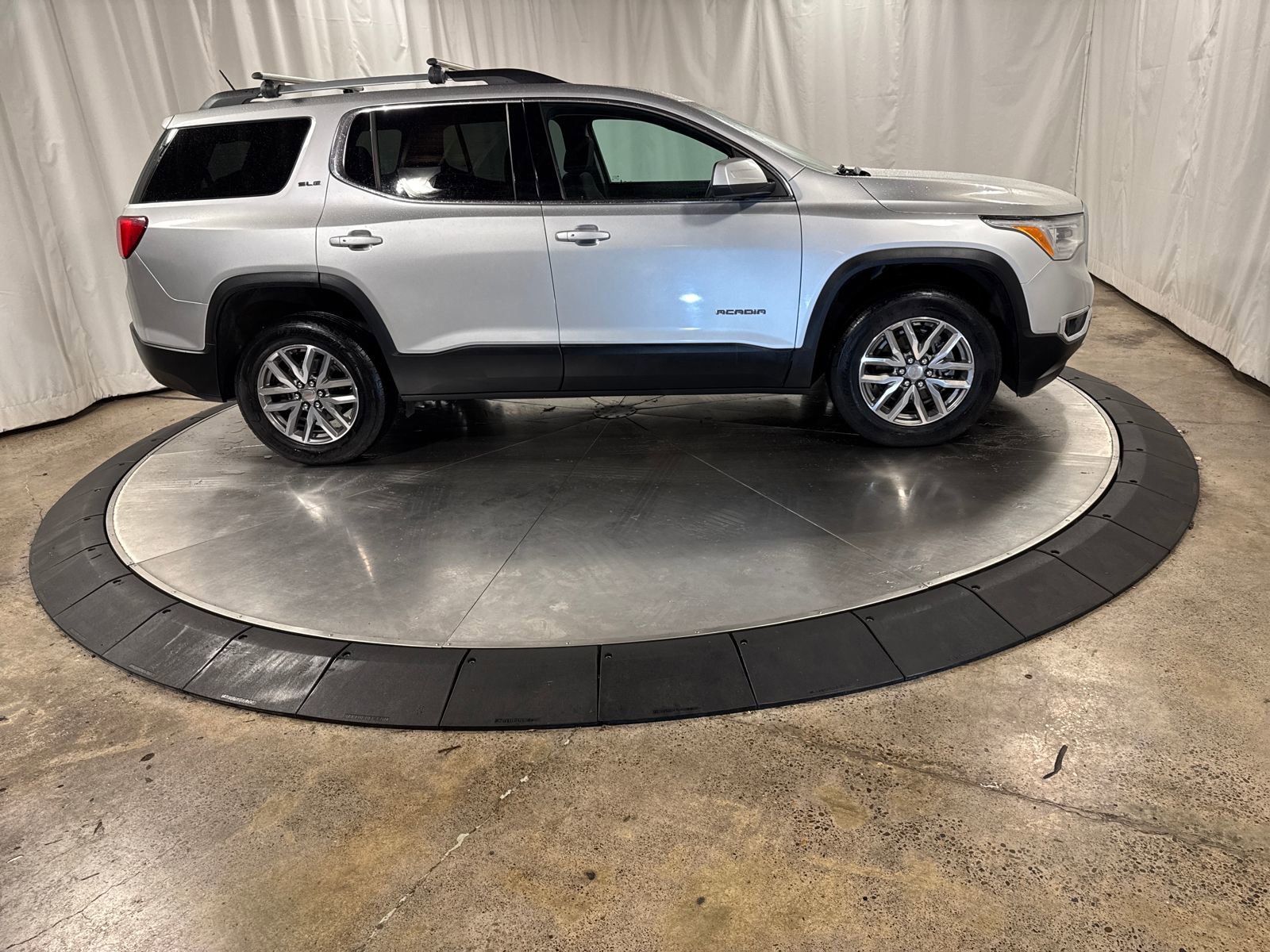 Used 2019 GMC Acadia SLE image 9