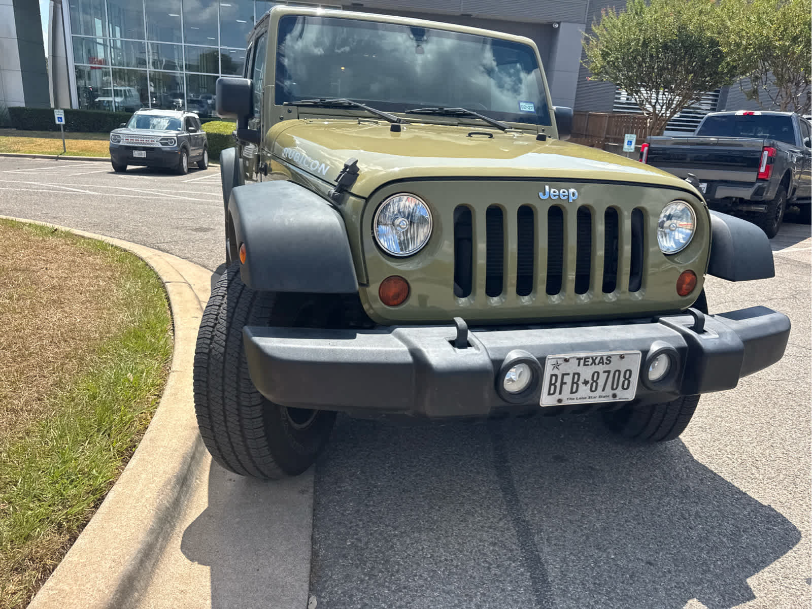 Used 2013 Jeep Wrangler Unlimited Rubicon w/ Connectivity Group AWD/4WD image 4