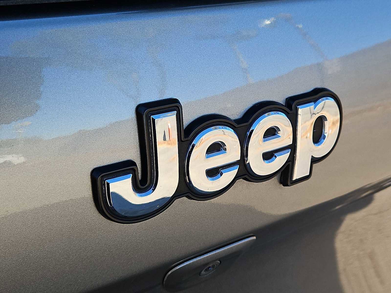 Used 2017 Jeep Cherokee Latitude image 12