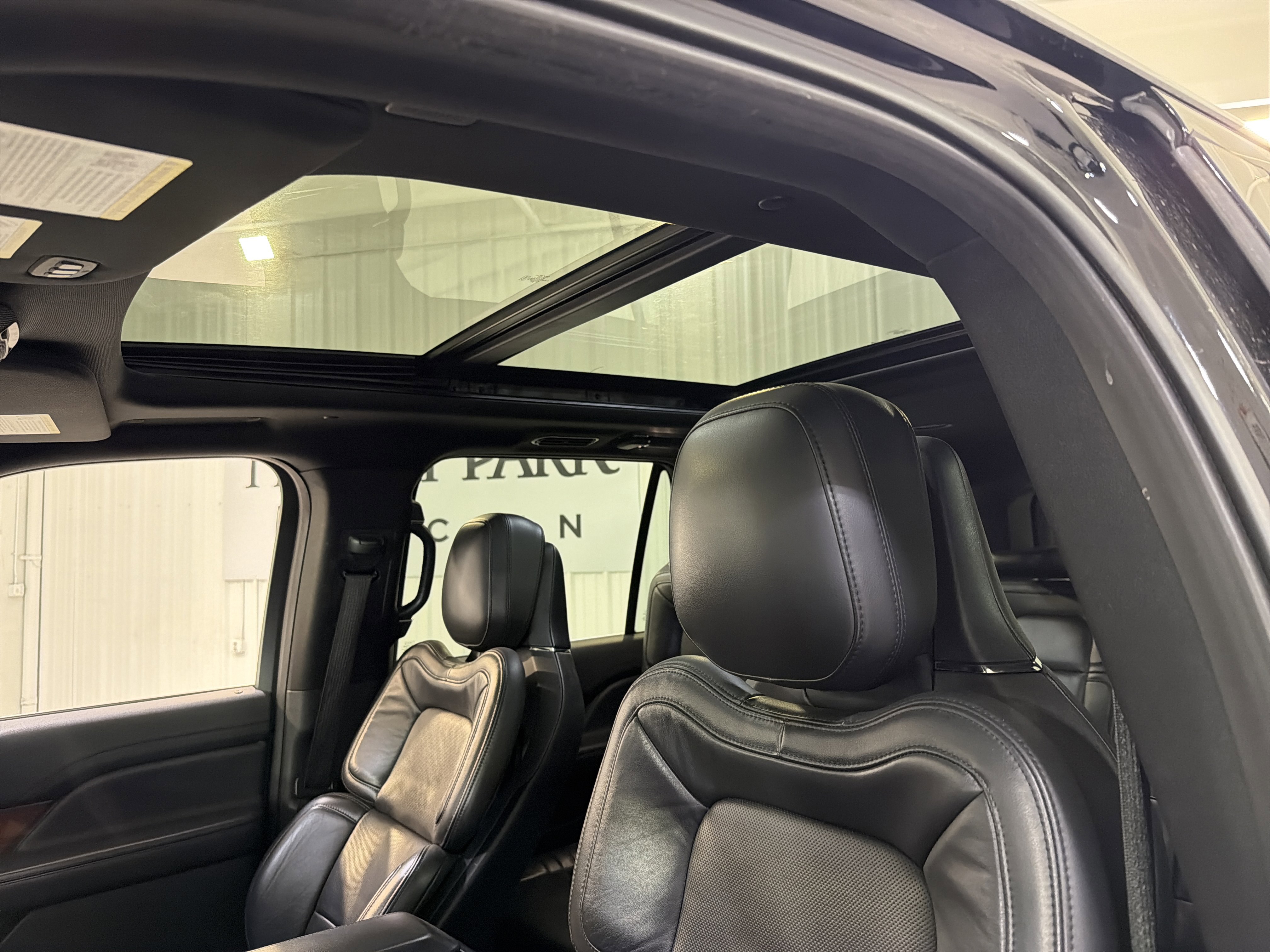 Used 2023 Lincoln Navigator Reserve AWD/4WD image 10