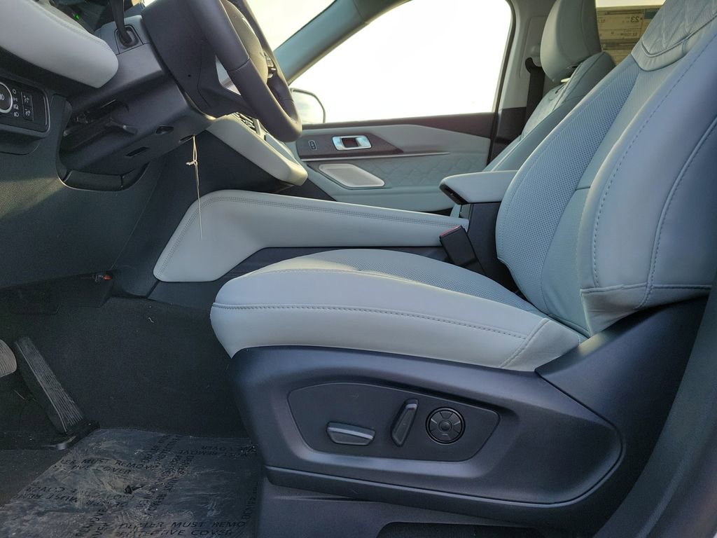 New 2026 Ford Explorer Platinum w/ LUX Leather Package image 17