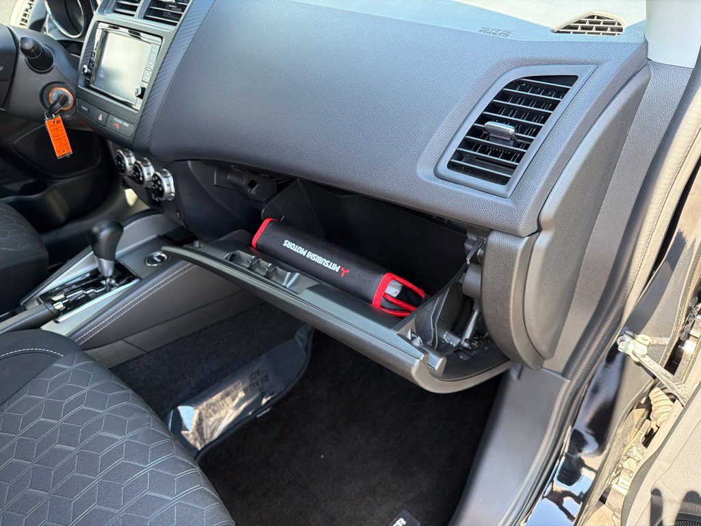 Used 2025 Mitsubishi Outlander Sport ES AWD/4WD image 28