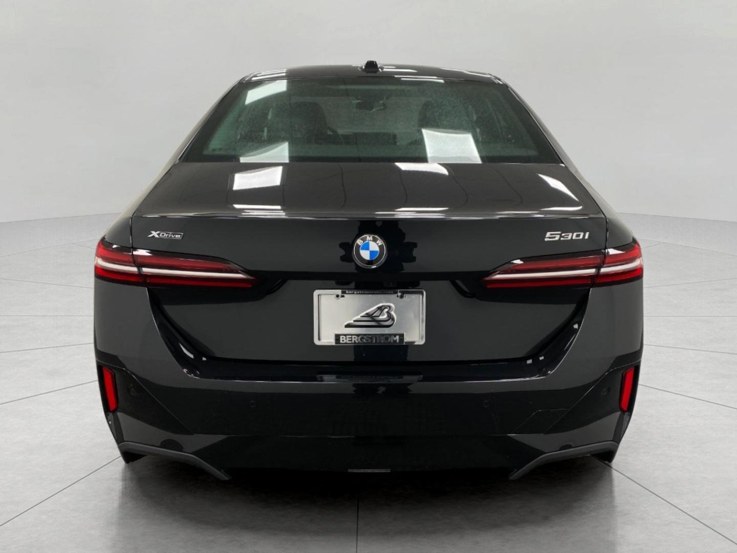New 2026 BMW 530i xDrive w/ M Sport Package AWD/4WD image 4