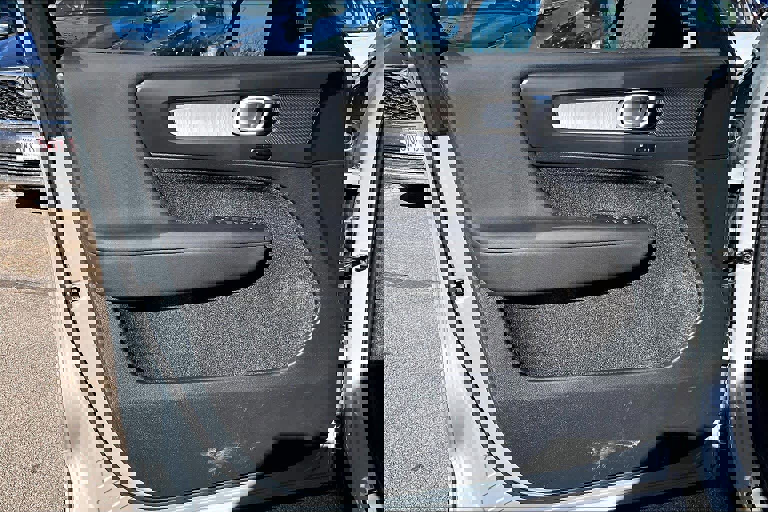 Used 2024 Volvo XC40 B5 Plus w/ Protection Package Premier image 21