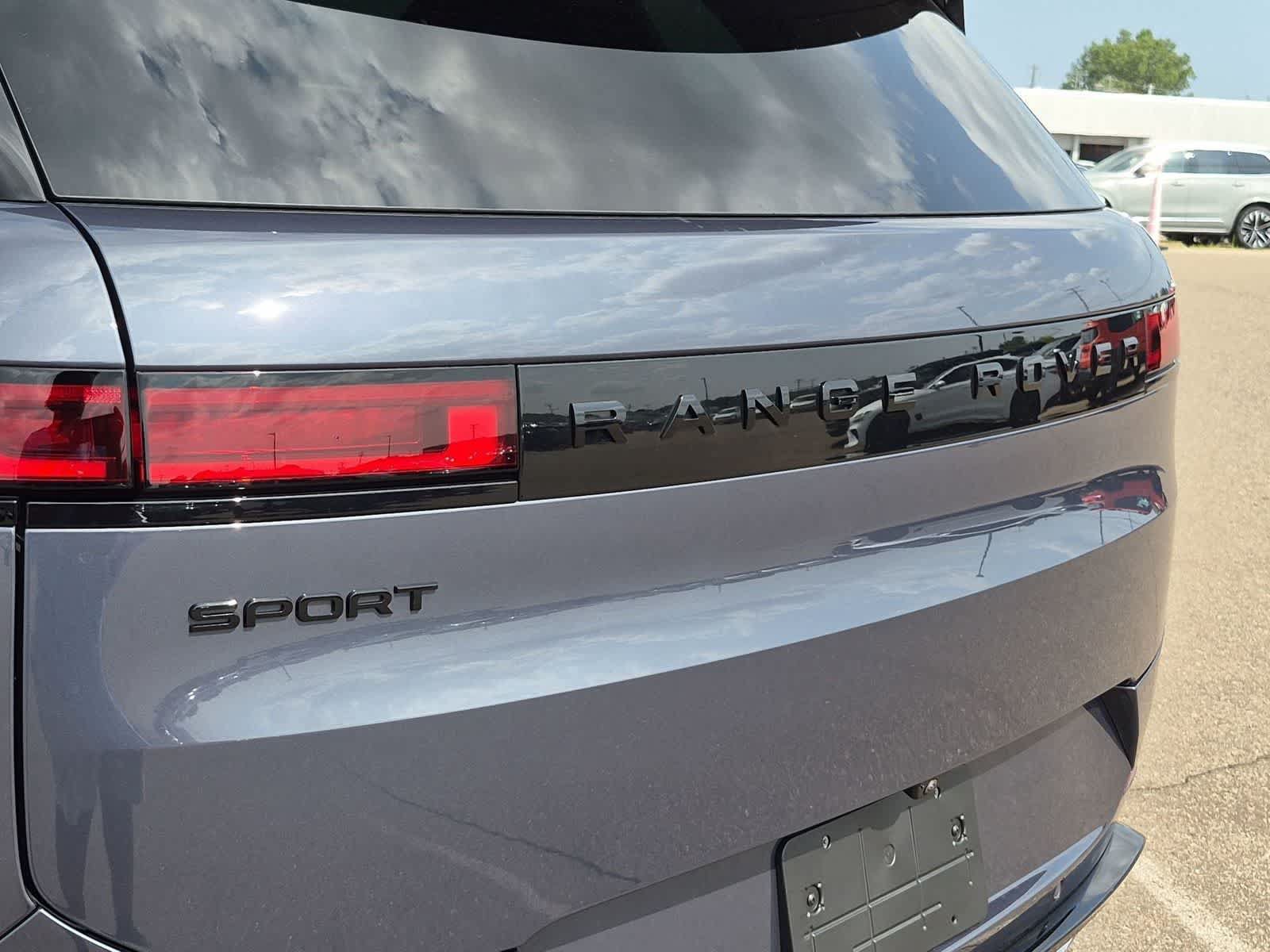 New 2027 Land Rover Range Rover Sport Dynamic SE AWD/4WD image 12